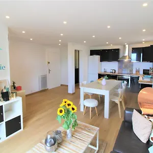 Joli T2 neuf dans résidence calme vue mer parking Appartement